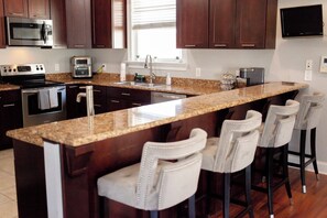 Fridge, microwave, oven, stovetop - Serenity on the Shore (Virginia Beach)