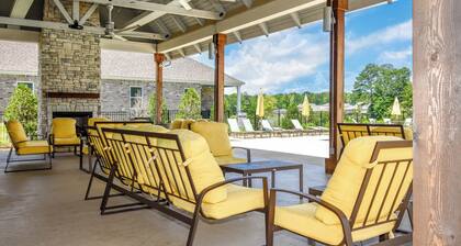 Plains GetAway, Game Day Oasis, 13 minutes to Toomers, Luxury Townhome