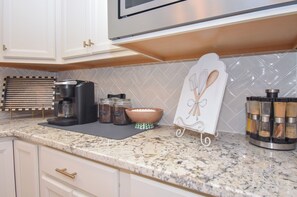 Micro-ondes, four, plaque de cuisson, lave-vaisselle
