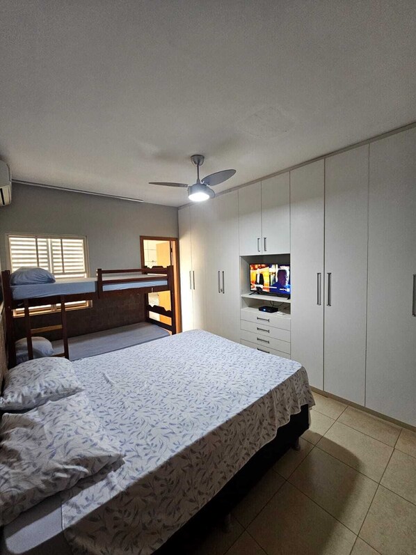 3 Schlafzimmer, Bügeleisen/Bügelbrett, Internetzugang, Bettwäsche