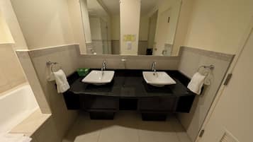 经典套房, 海滩景观 | 浴室