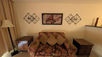 Suite clásica, vista a la playa | Área de sala de estar