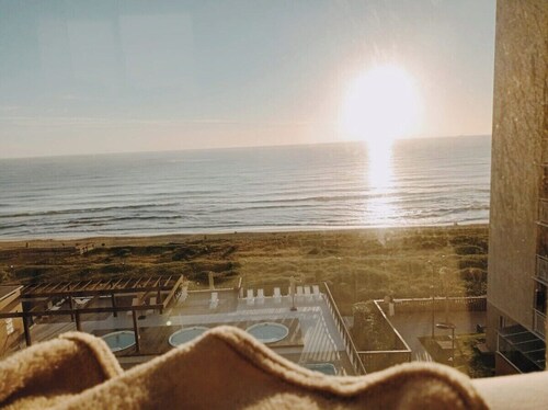 Beachfront Tower 5: Heated Pool, Ocean View, Fast Wi-Fi & AC - Sleeps 6