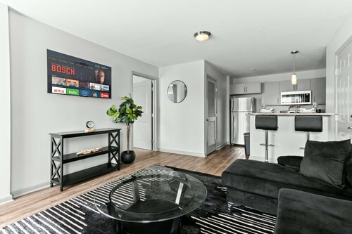 3 min from Arsenal/Space Center