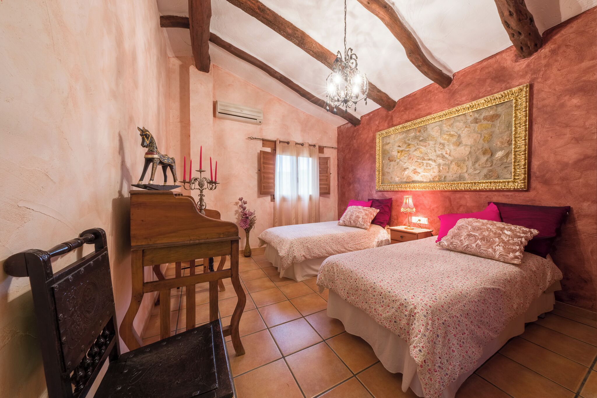 2 chambres, fer et planche à repasser, Wi-Fi, draps fournis