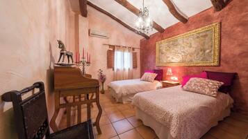 2 chambres, fer et planche à repasser, Wi-Fi, draps fournis