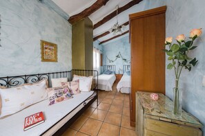 Room - Vrbo Property (Tivenys)