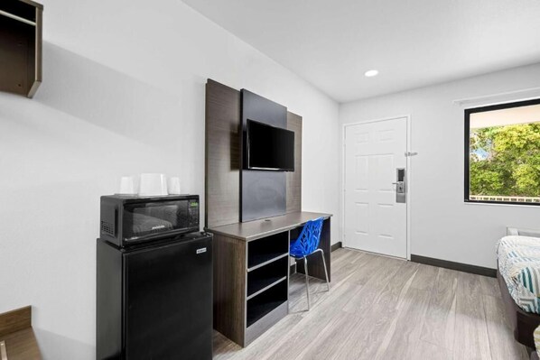 Basic Room, City View - Vagabond Inn - Monterey (Monterey)