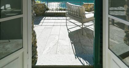 The Stone Pine House - Paraggi