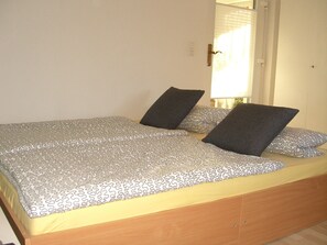 WiFi, bed sheets - The Rhön, the land of the open distance. Nice little apartment with everything. (Kaltennordheim)