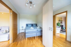 2 bedrooms, iron/ironing board, WiFi, bed sheets - Free Parking/ 2 BR / city center (Tallinn)
