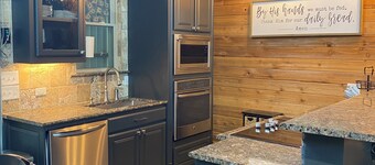 3-bedroom barndominium, family friendly, pet friendly setting with lots of space