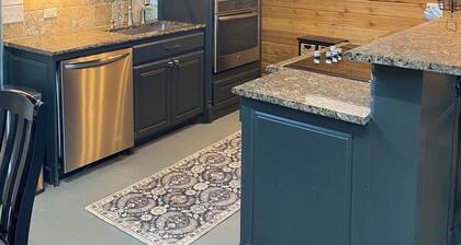 3-bedroom barndominium, family friendly, pet friendly setting with lots of space