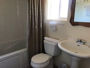 Hair dryer, towels, soap, toilet paper - Cozy Red Rock Cottage at SaddleRock Ranch in Sedona (Sedona)