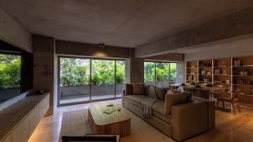 Leilighet – deluxe, balkong | Oppholdsområde