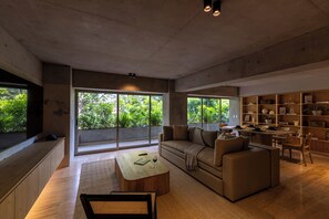 Departamento Deluxe, balcón | Área de sala de estar