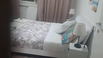 2 Schlafzimmer, BĂŒgeleisen/BĂŒgelbrett, WLAN, BettwĂ€sche