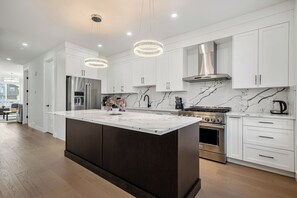 Private kitchen - Family Home near Airport (Northeast)