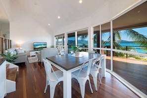 Interior - Coral Sea Retreat - Holiday Home with Ocean Views (Airlie Beach)