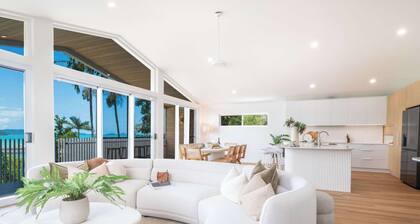 Airlie's Best Views - Luxury Waterfront Villa