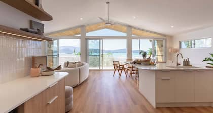 Airlie's Best Views - Luxury Waterfront Villa
