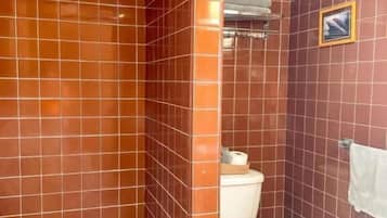 Deluxe Double Room, Balcony, Sea View | Bathroom