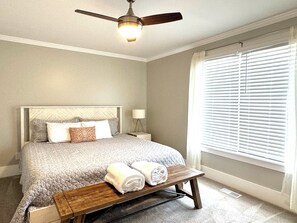 2 bedrooms, iron/ironing board, WiFi, bed sheets - Modern Port Royal 2 bedroom Townhome - Central to everything (Port Royal)