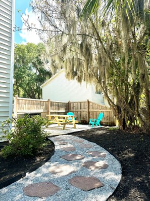 Property grounds - Modern Port Royal 2 bedroom Townhome - Central to everything (Port Royal)
