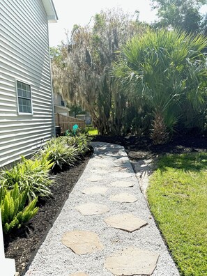 Property grounds - Modern Port Royal 2 bedroom Townhome - Central to everything (Port Royal)