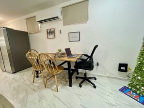 Dining - Modern 1BR Apt in Levittown Full Amenities Sleeps up to 5 (Levittown)