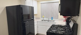 Affordable 2-bedroom apartment in Safford with AC.