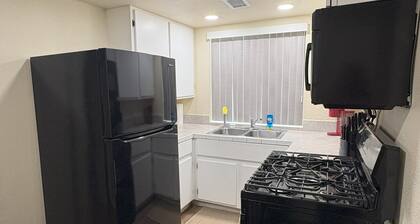 Affordable 2-bedroom apartment in Safford with AC.