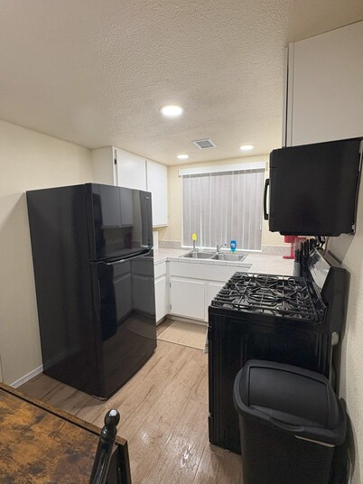 Affordable 2-bedroom apartment in Safford with AC.