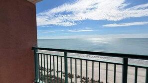 Property grounds - Fabulous Oceanfront 1bd +pool and hot tub (Myrtle Beach)