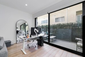 Interior - Hollywood Hills, Runyon Canyon Townhouse (Los Angeles)