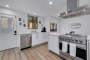 Private kitchen - Hollywood Hills, Runyon Canyon Townhouse (Los Angeles)