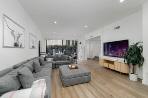 Living area - Hollywood Hills, Runyon Canyon Townhouse (Los Angeles)
