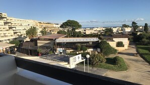 A coastal view with a building labeled 'Walki beach' and a clear sky. - Port Nature Studio 627 - 3 people (AGDE)