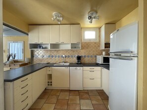 Refrigerador, microondas, horno y lavavajillas 