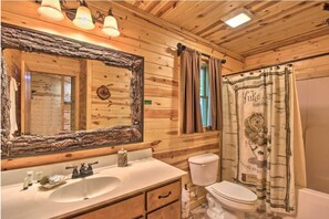 Hair dryer, towels - Bear Paw 1/1! Pool Table! Near Helen (Clarkesville)