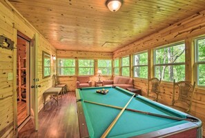 Games room - Highline 1/1 Cabin! Pool Table! Near Helen! (Clarkesville)