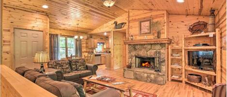 Smart TV, fireplace