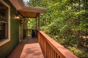 Property grounds - Mountain Laurel 2/2! Pool table! Firepit! Close to Helen. (Clarkesville)