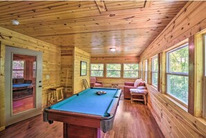 Games room - Roundabout Cabin 2/2! Pool Table! Near Helen! (Clarkesville)