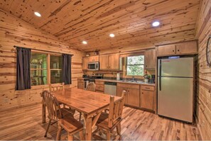Fridge, microwave, oven, stovetop - Roundabout Cabin 2/2! Pool Table! Near Helen! (Clarkesville)