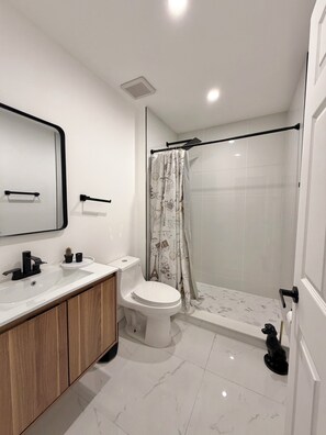 Bathroom - Beautiful house near marlins stadium (Miami)