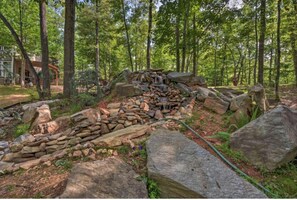 Property grounds - 2/1 Wishing Well with Pool Table! Minutes to Helen! (Clarkesville)