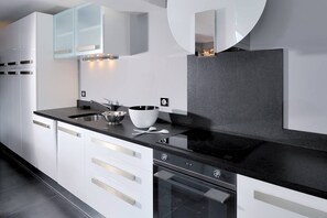 Fridge, microwave, oven, dishwasher - LE LOFT - Villa Port Nature 85 - Luxury - 4 people (AGDE)