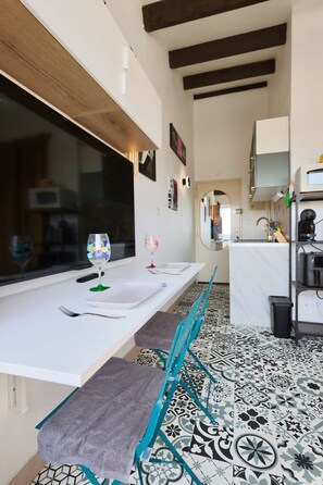 Fridge, microwave, cookware/dishes/utensils - Port Soleil Studio PS597 - 2 people (AGDE)