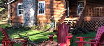 Cozy Cottage in tranquil setting w/fabulous outdoor space: pond, fire pit, BBQ,